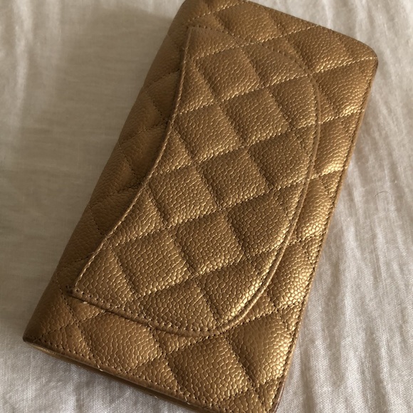 Chanel Wallet - Picture 2 of 10